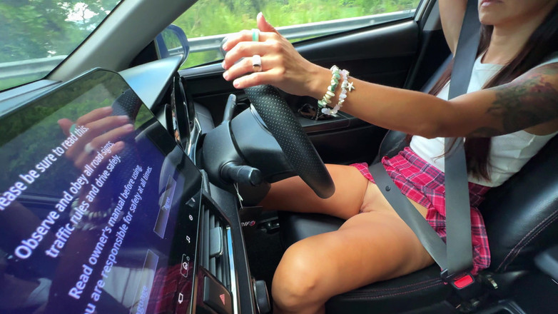 TenderMolly: Guido nuda e mi masturbo