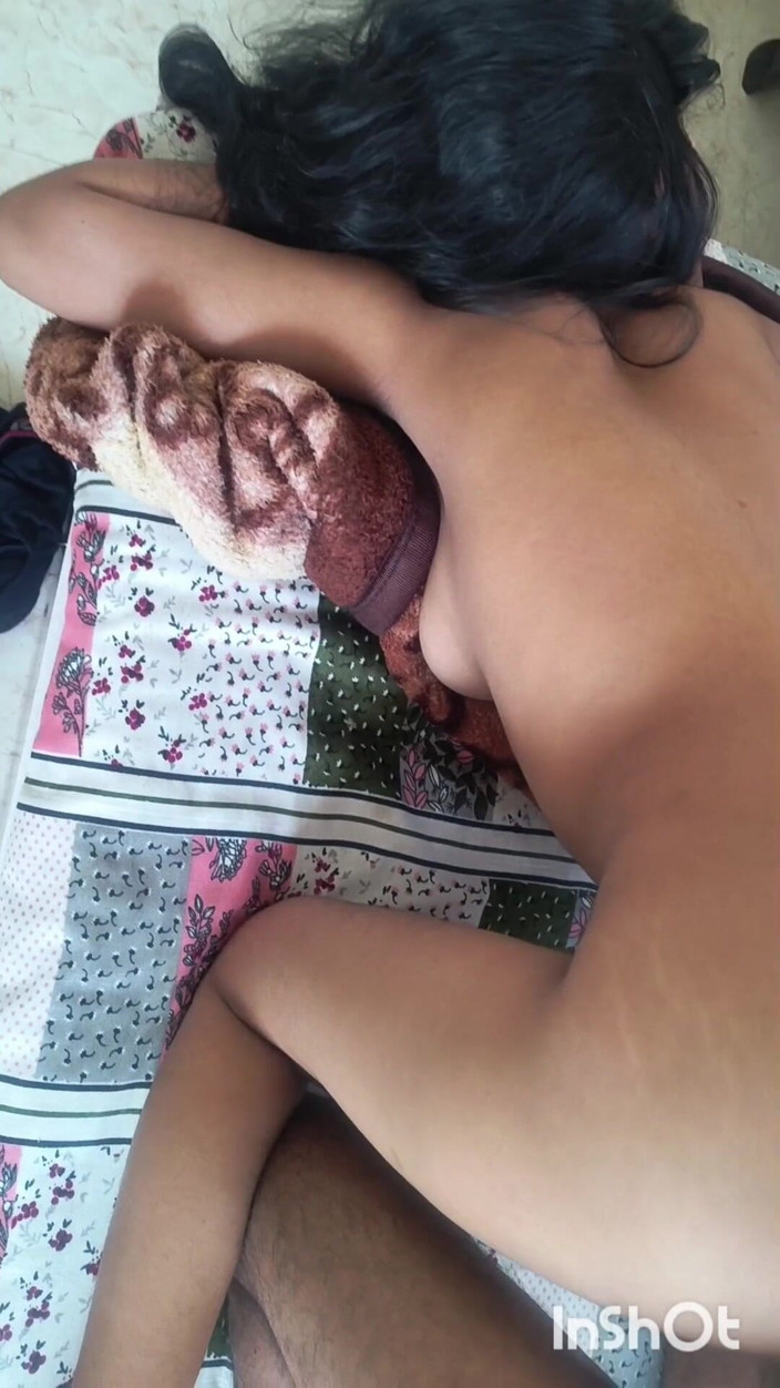 Desishycouple: 남편 친구와 하드코어 섹스하는 Shivani Bhabhi 풀 영상