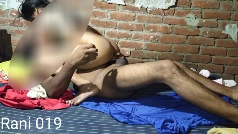 Rakesh: Il marito ha chiamato Rani Bhabhi in camera da letto...