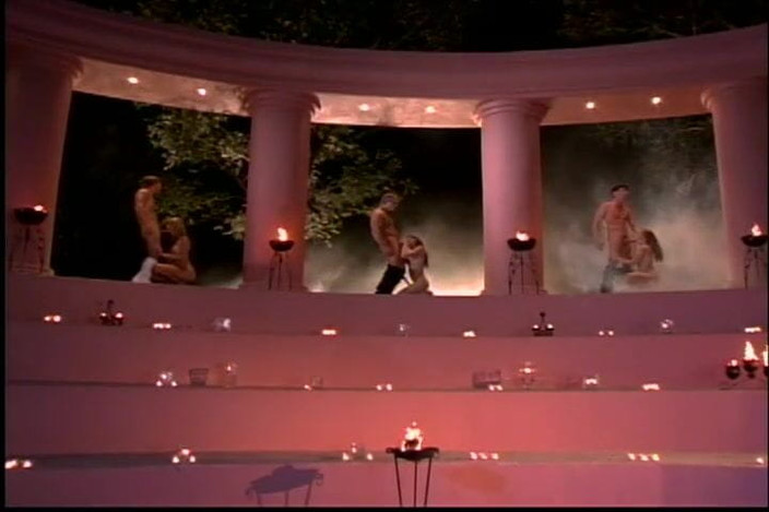 Hot Girlz: Süße und sexy prominente haben eine intensive szene bei einem...