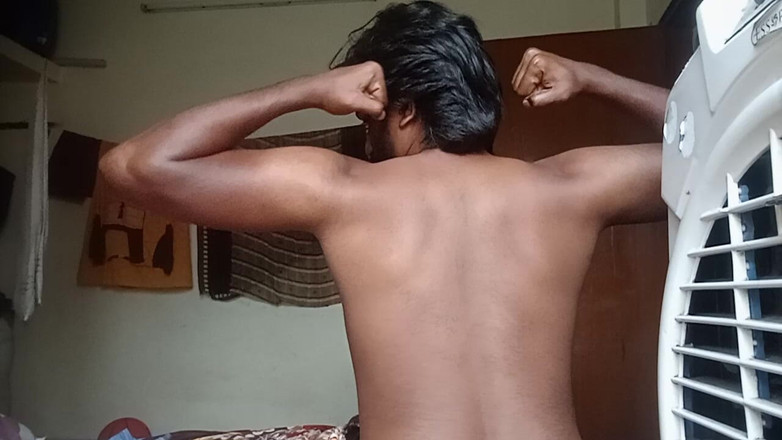 KUMBHA MANOJ KUMAR: 印度搞笑同性恋