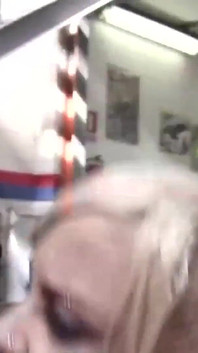 Melody Star Blonde dengan tetek semula jadi memberikan seks dubur Terry Reid dan blowjob mendalam