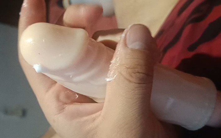 Tony Linx: Mastürbasyon ve iki dildo alma