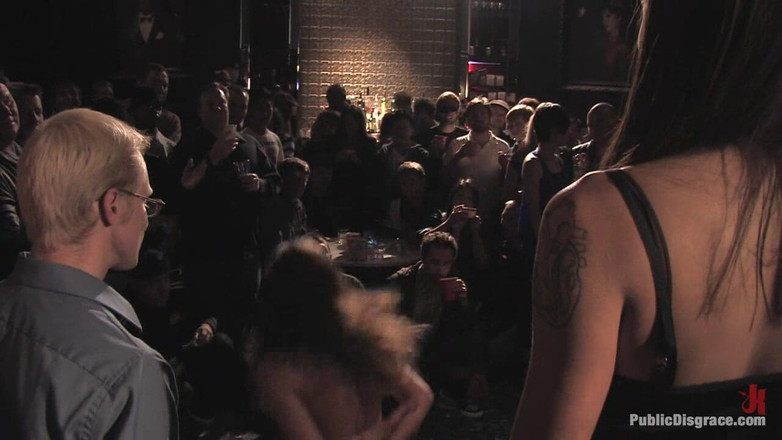 Public Disgrace by Kink: Bobbi Starr se vrací do veřejné hanby