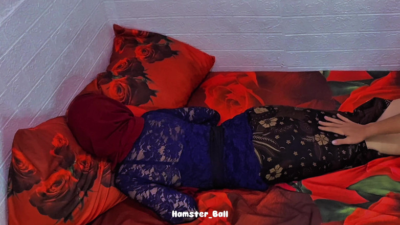 Hamster_Ball: 手コキとフェラチオを注文した浮気義理の妹