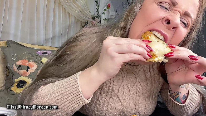 Miss Whitney Morgan: Miss Whitney Morgan: Fried Chicken Eating Asmr