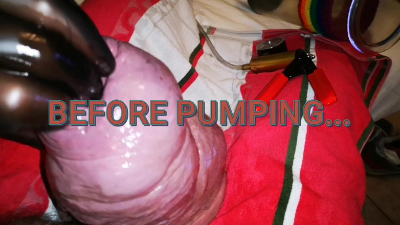 Monster_Meat_: Encore une bite siliconée qui se fait pomper