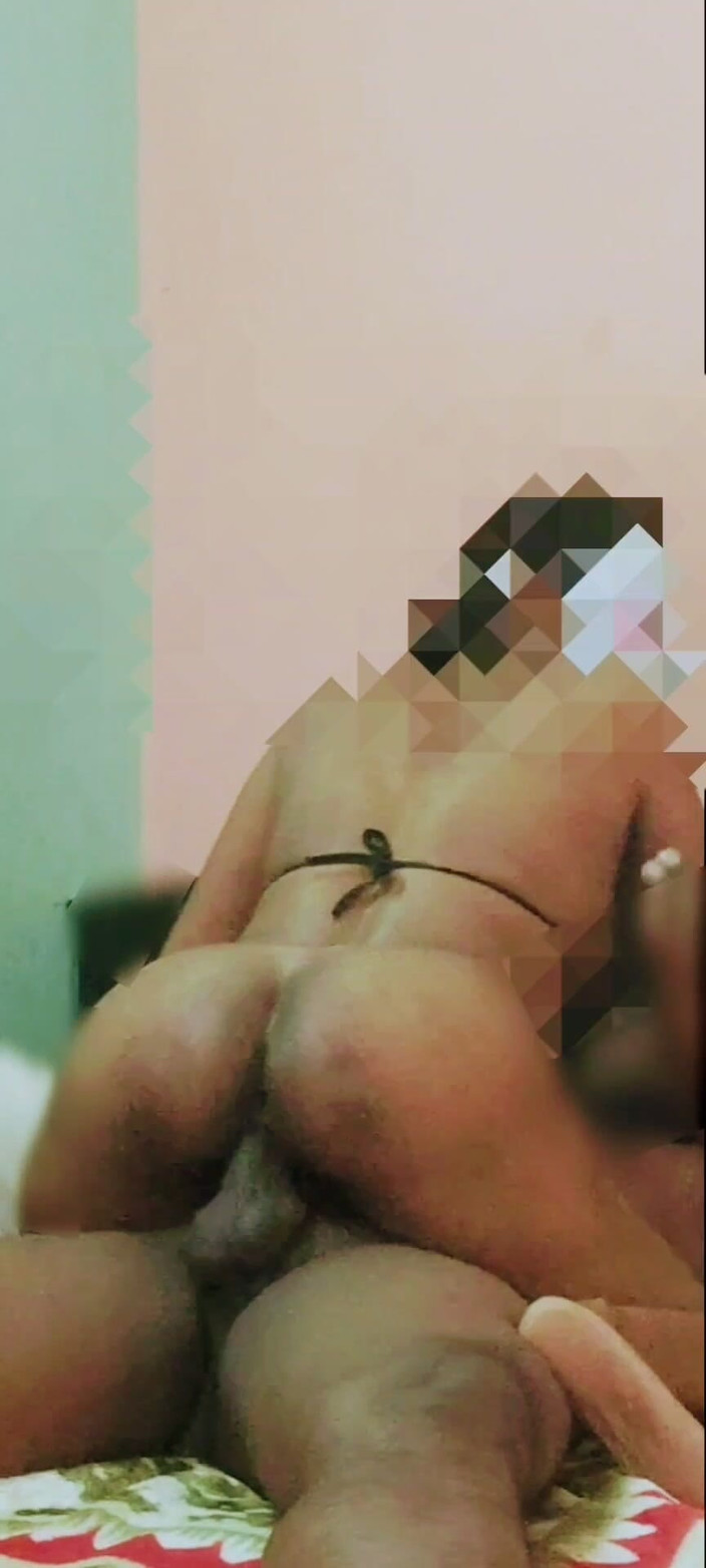 Tamilnaduu: Велика дупа зведеної сестри трахається в жорсткий член зведеного брата