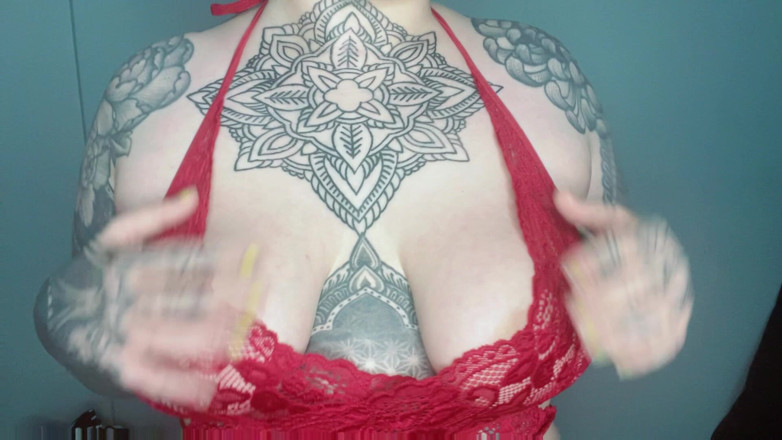 Miss Valentina: Pemujaan toket cewek dengan lingerie merah