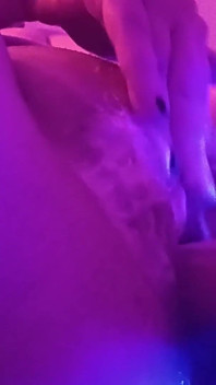 Büyük boşalma dildo'mla üst üste iki kez boşalıyorum