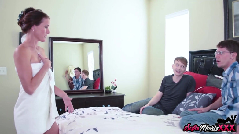 Sofie Marie: Macecha Sofie Marie dvojitá penetrace hung nevlastními syny