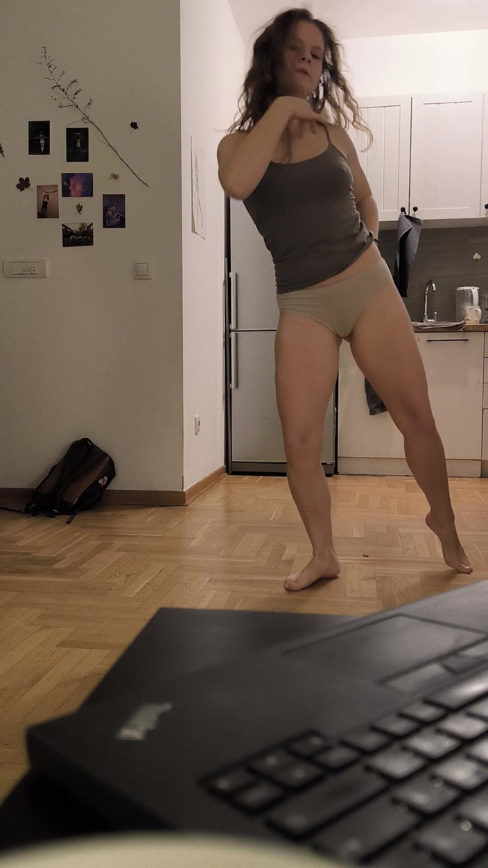 FenekManul: Home Princess Is Alone. She Dances