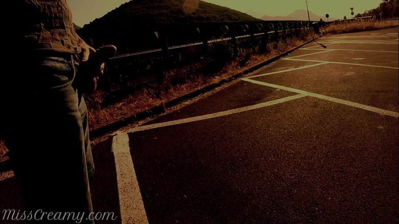 Miss Creamy: Sik teşhiri - bir kız beni sokakta mastürbasyon yaparken yakaladı ve...