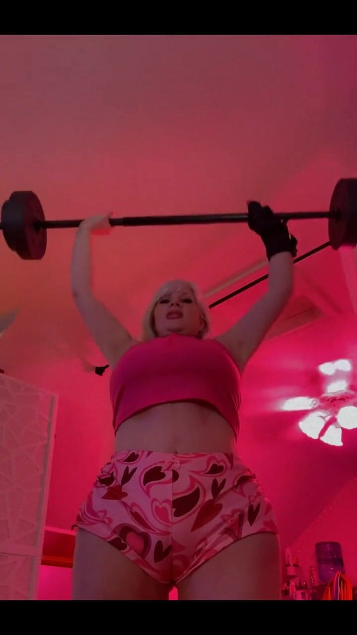 PaintedRose: Mengangkat untuk membina otot Teruskan berpijak ke hadapan.