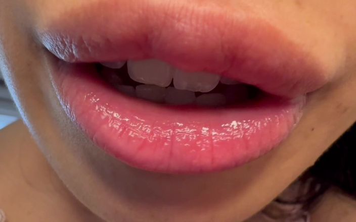 Asmr_mouth: Hãy lên trên tôi và ngửi hơi thở của tôi