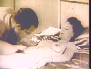 Vintage megastore: Kongkek antik di rumah dengan si rambut coklat liar