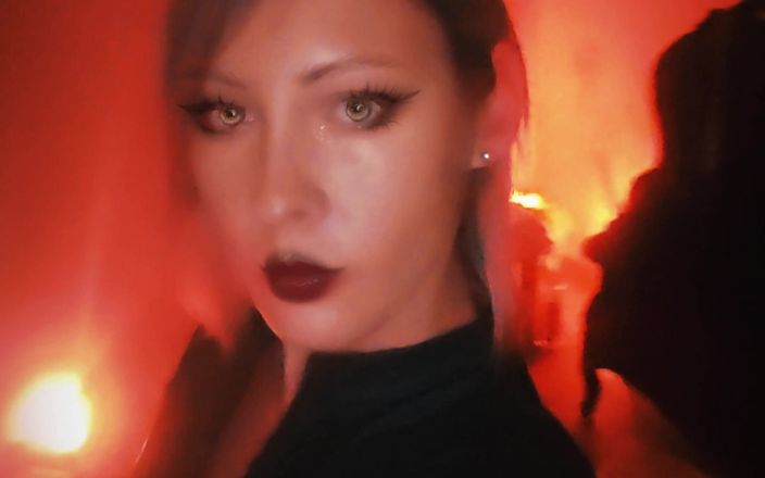 DeesseJulia: My New Dungeon: Preparation - Maitresse Julia
