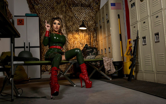 Kitana Montana Official: เย็ดตูดและน้ําเงี่ยนไหลเยิ้มกับ General Kitana Montana