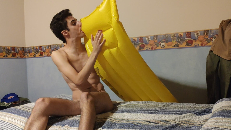 Floatie Boy: Kouření a jízda na nafukovací matraci