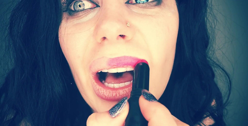 Goddess Misha Goldy: Mon rouge à lèvres impure pour nous deux !