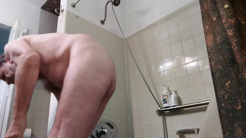 Hairyartist: Pomóż ojczymowi myć się