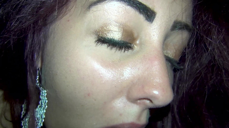 Petite Asian hefburg: 장난꾸러기 학생이 크고 굵은 검은 자지를 빨다 빈 상태입니다