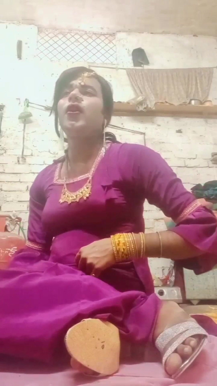 Urvashipatil123: Urvashipatil Rani Kinnar Has Fun Wearing Salwar Kameez