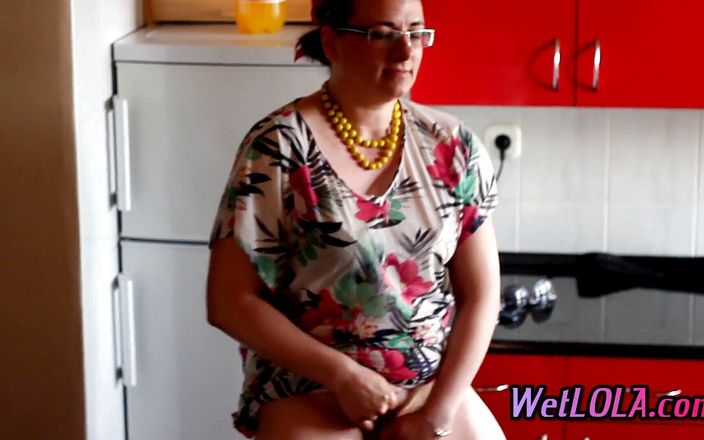 Wet Lola: Mature Woman Drinks Juice and Pee All Over the Kitchen...