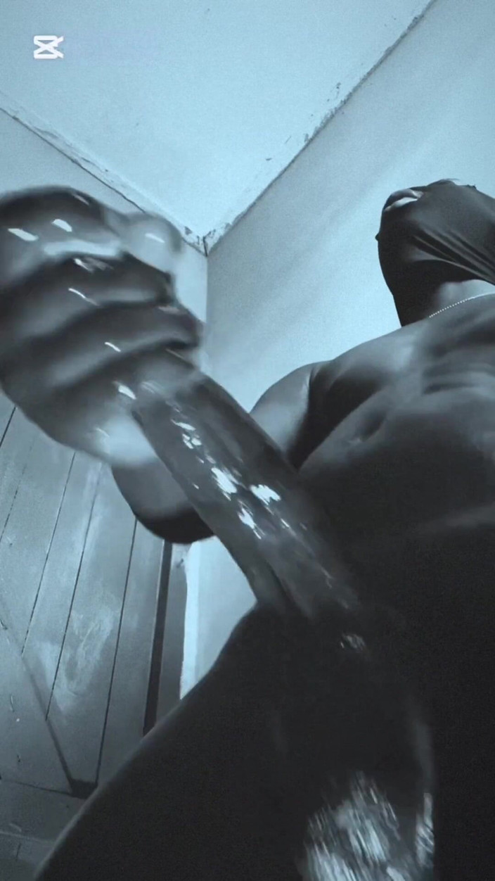 Bbc-godaddy: बड़े काले लंडों की भाग 2 मास्टर ब्रीडर स्ट्रोक करती है और उसे तब तक रफ चोदती है जब तक कि वह पागल नहीं हो जाता