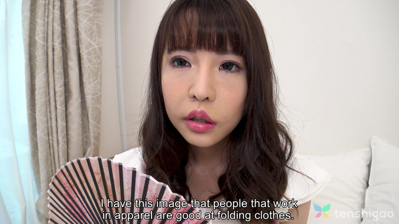 Tenshigao: Aya jest samotną dziewczyną w sklepie, która uwielbia chodzić do...