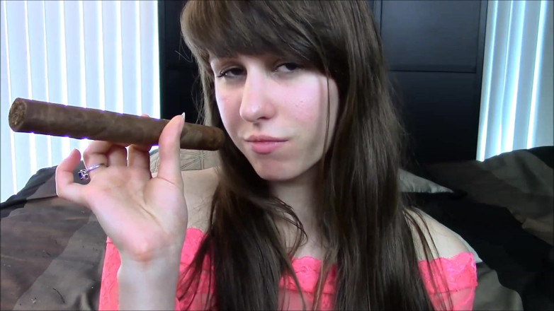 Princess Leia: Climaxing with stepdad's cigars