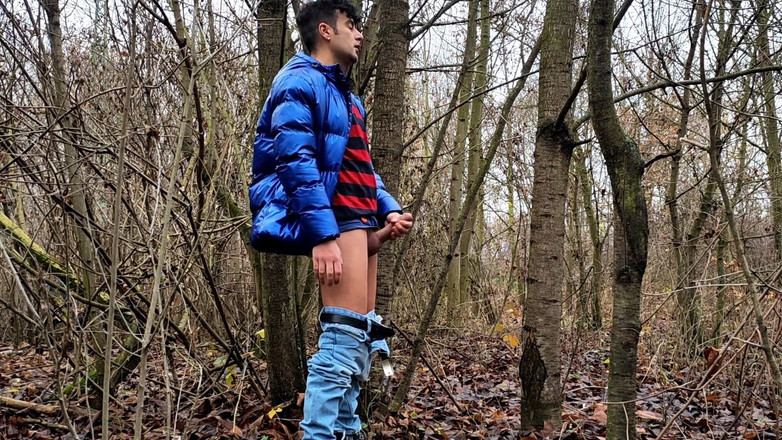 Idmir Sugary: Pria muda Timur Tengah dengan kontol tebal muncrat di luar...