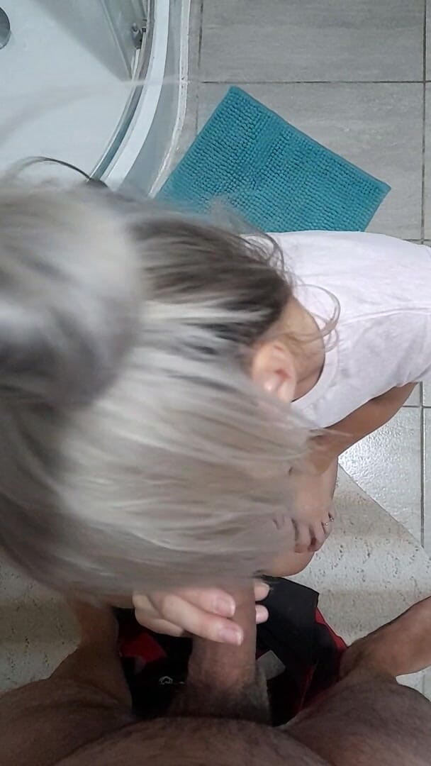 Audrey: La bellezza splendida succhia il cazzo e scopa duro