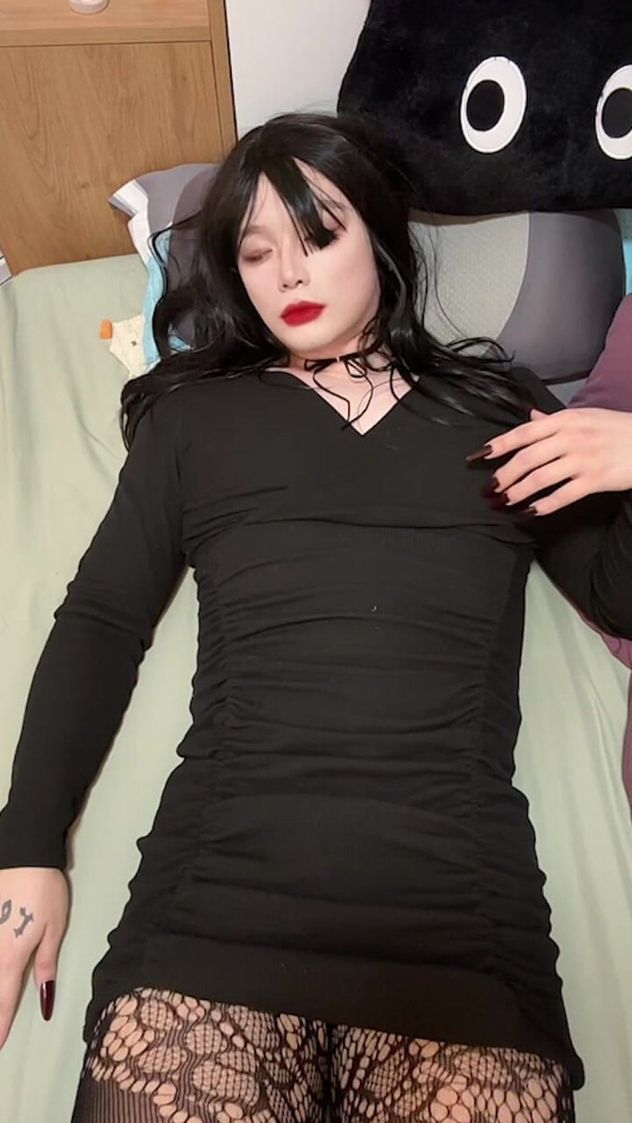 Akbb: The Kitten in Heat Shoots a Huge Amount of Cum...