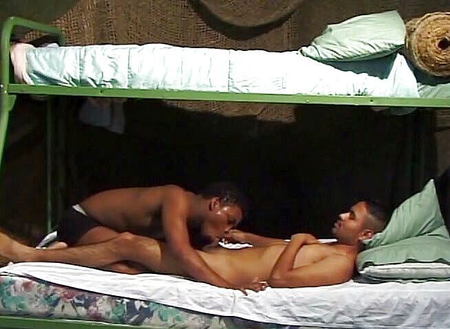 Bareback TV: Er hilft seinem untersten stock-freund