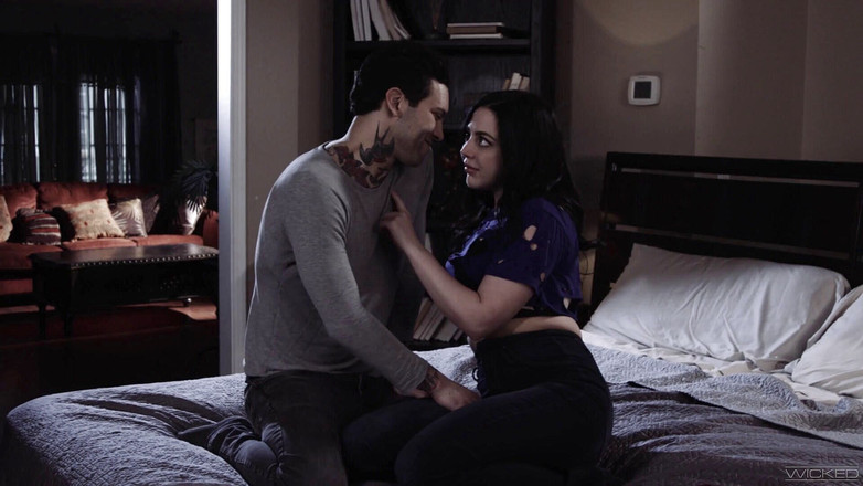 Wicked Pictures: 热辣的调酒师Whitney Wright在下班后被干 - Wicked