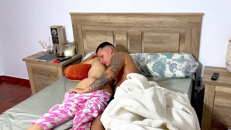 Labestiaylabella: Bangun dan kongkek? Saya sangat miang, saya meninggalkan susunya dalam...