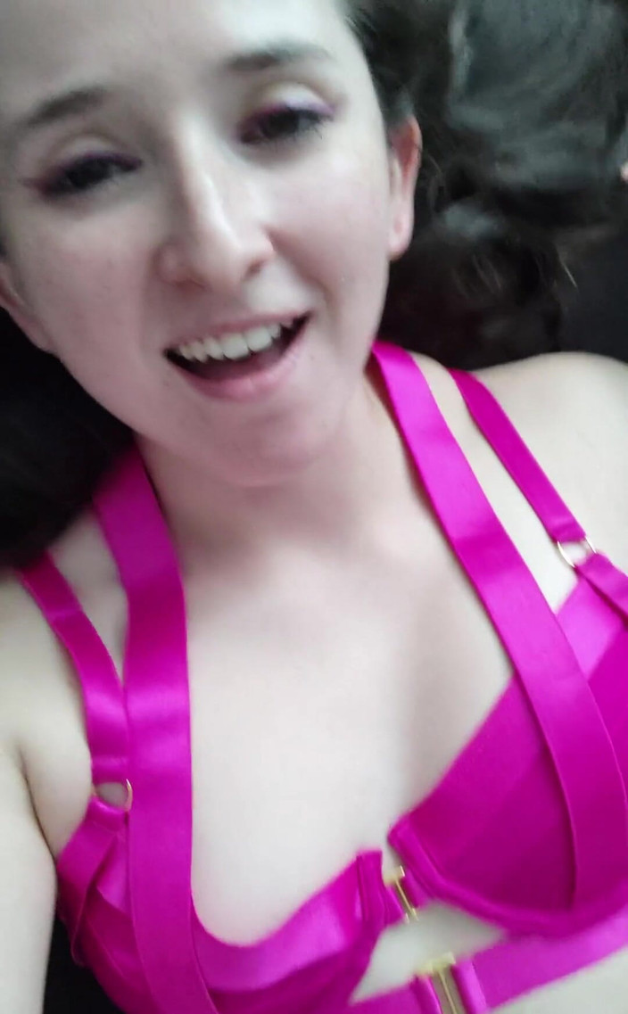 Candy Camille: Adoro questo bel vestito rosa pensando con quale cosplay lo...