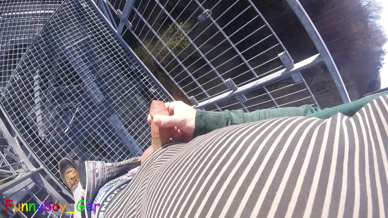 Funnyboy-Ger: Di luar di menara tinjau yang sangat awam di sungai,...