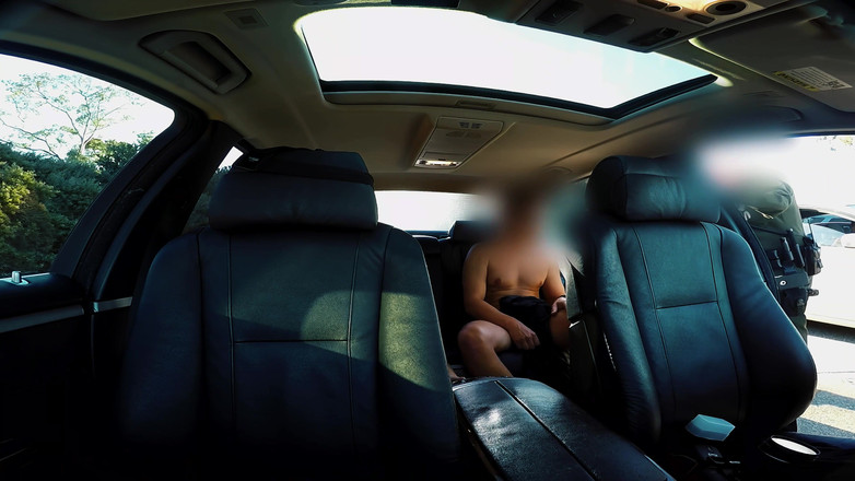 SaintPorn: サディのきつく剃られた秘所が屋外で舐められ、指で愛され、セックスされる