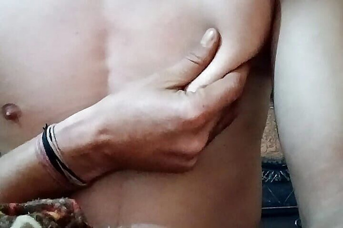 Gangbang straight: Massagem com mamilo vermelho