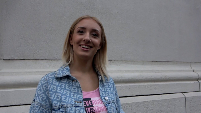 MBM3988: P094 G06 Когда я снял блондинку красотку с выдающимся стилем, который я нашел на Скандинавском углу улицы в сумерках