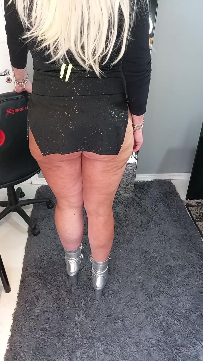 Sexy ass CDzinhafx: Můj zadek v sexy šatech