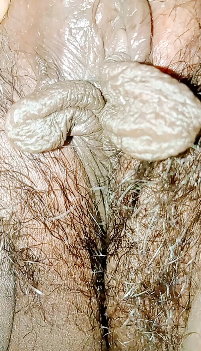 Indian aunty sex: 印度继母吉塔阿姨肮脏蒂娜展示阴户