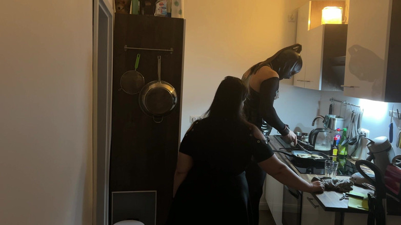 DOMINATRIX6: Fetish Lofts Sesiune de gătit cu TV sclav partea 3-4.