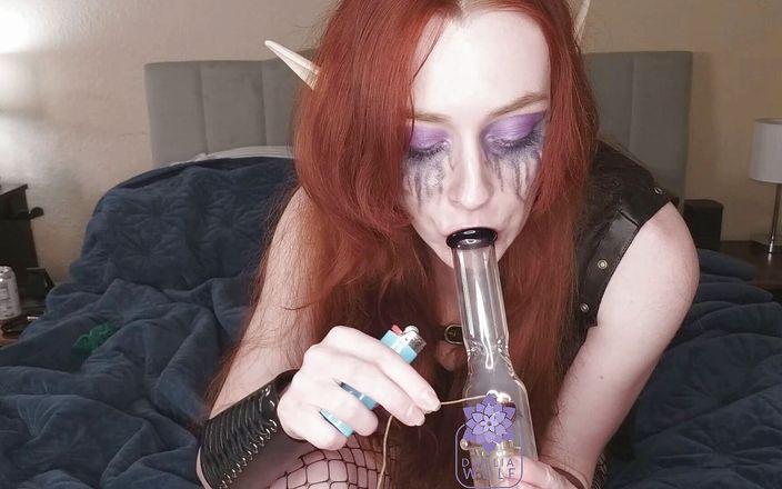 Dahlia Wolf: Goth elf smokes