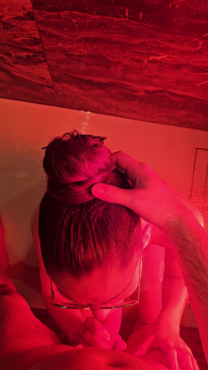 petitesubkitten: Verkliga par duschsextape - ångande amatörknull med styvpappa i duschen