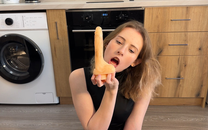 MilaPixie: 午夜蕾丝 pixie 厨房 - 华丽脱衣到狗式狂喜