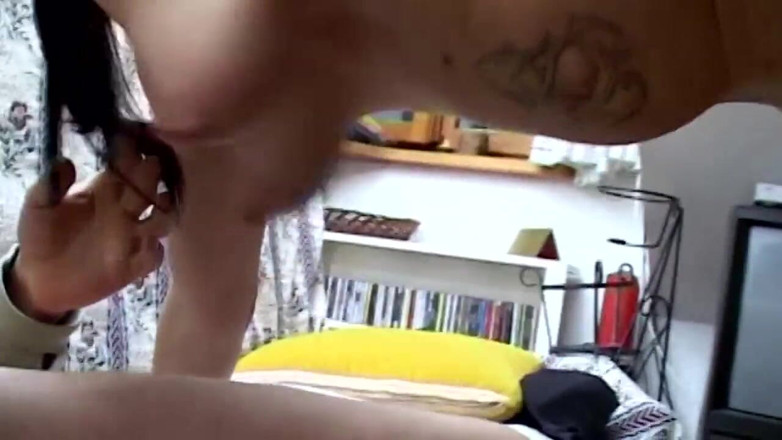 Real Home Made: Double dose de bite pour une pute amateur