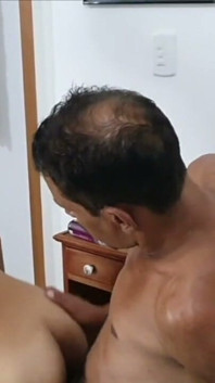 Cewek semok latino ini dientot tanpa kondom sama ayah tirinya sendiri